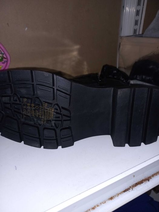 Продавам дамски ботуши