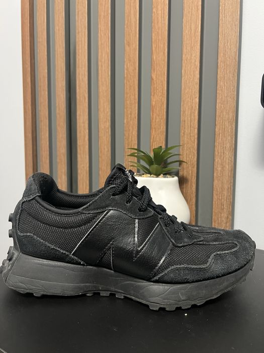 New Balance 327 "Triple Black"