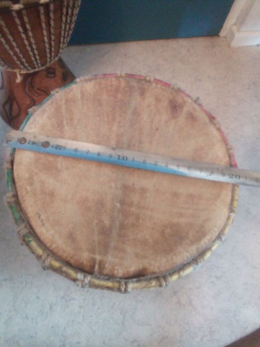 Doua vechi tarabane, lemn esență tare