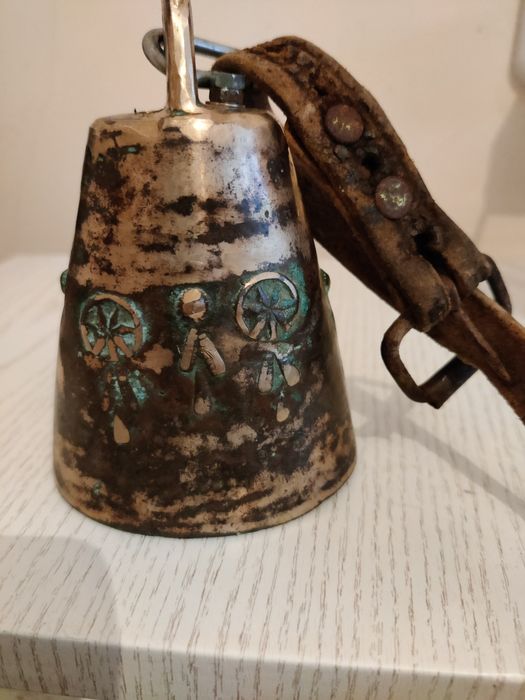 Много стар месингов чан