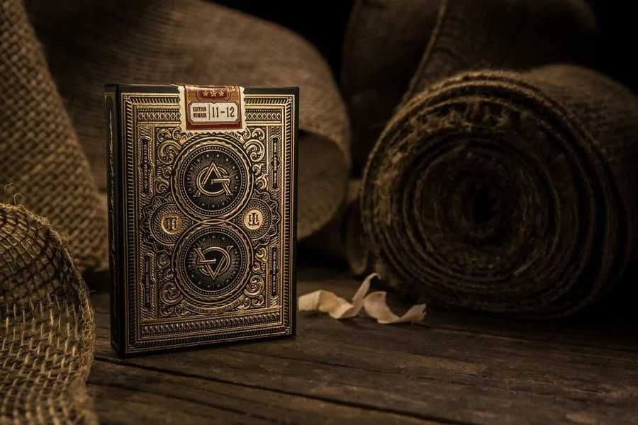 Игральные карты Theory11 Artisan Luxury Edition Wood Box Set! Новые!