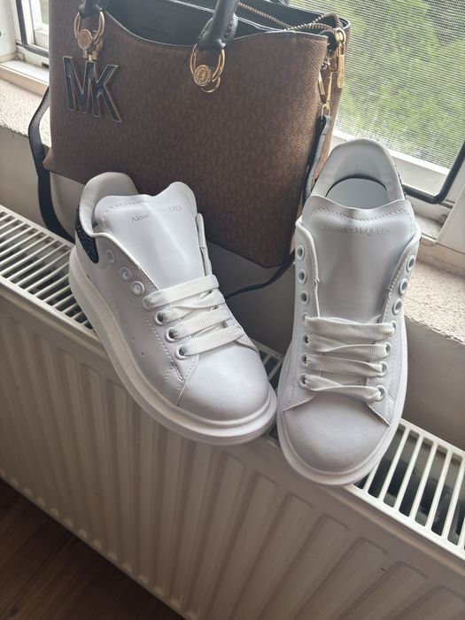 Adidasi noi unisex