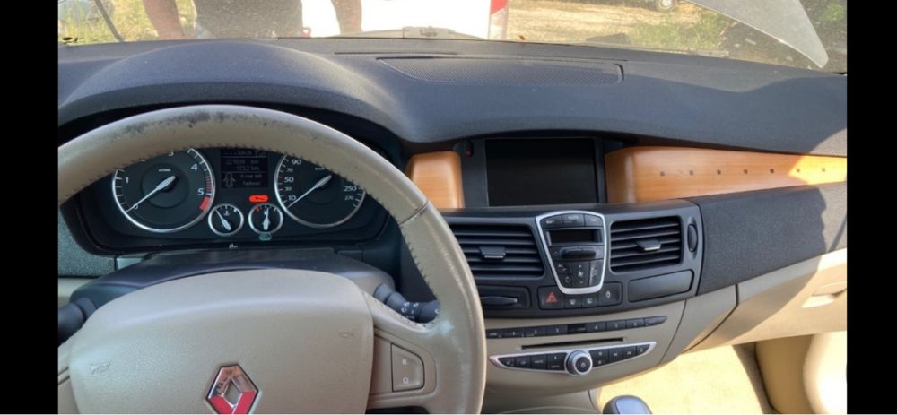 Продава се само на части Renault Laguna III 2.0 dci 2008