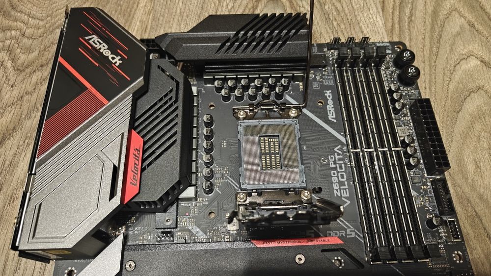 Z690 Asrock PG Velocita DDR5