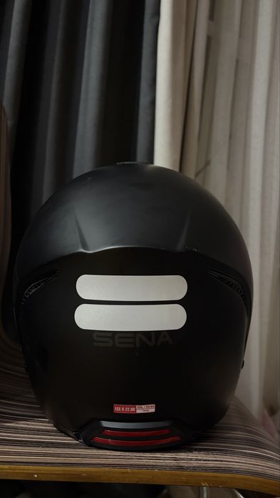 Продам мотошлем SENA IMPULSE черный