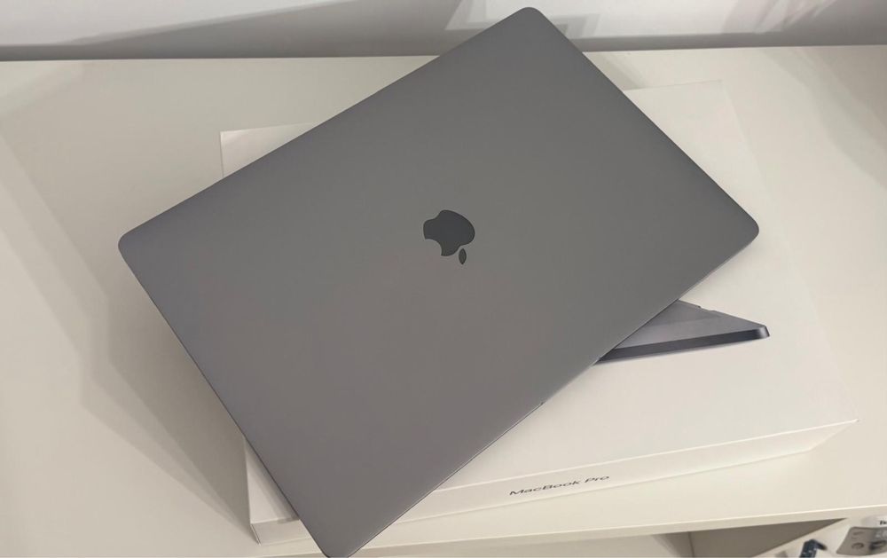 MacBook Pro 15" A1990