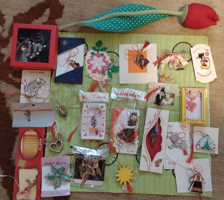 Lot 22 mărțișoare