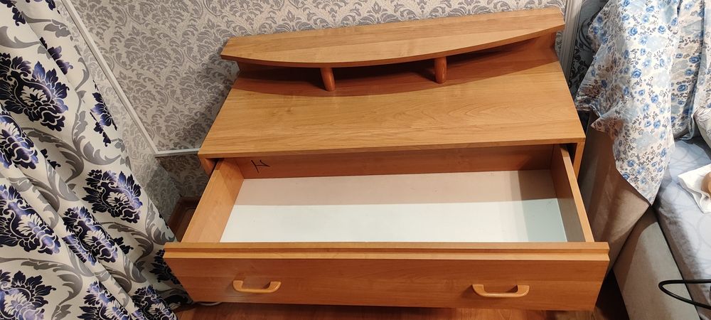 Продам комод с зеркалом