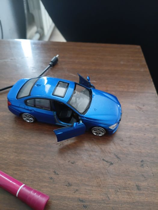 Бмв игрушечная 335i 1:36