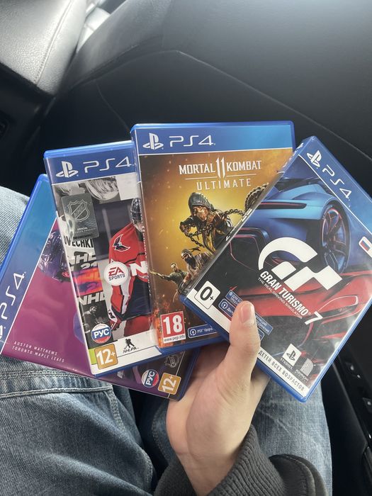 Playstation 4 slim, 2 джойтика