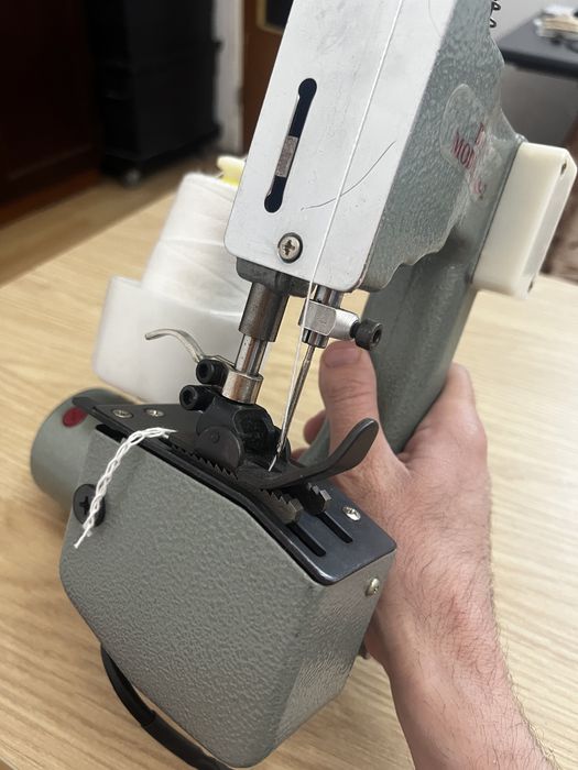 Masina de cusut saci