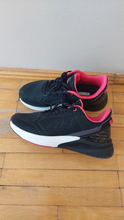 Продавам маратонки на Runners