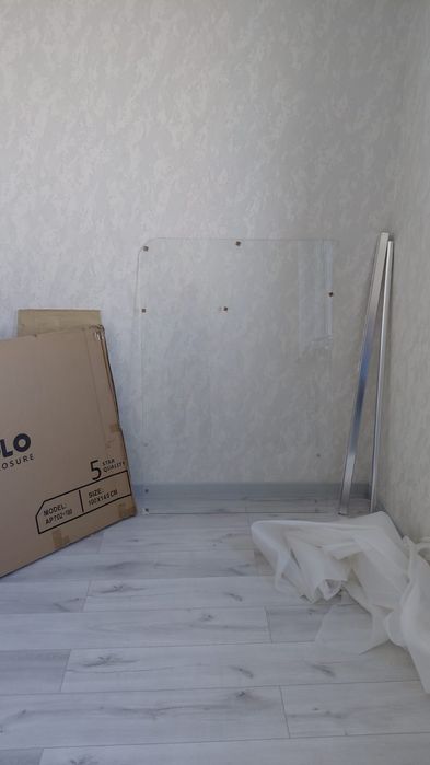 Стеклянная шторка для ванны