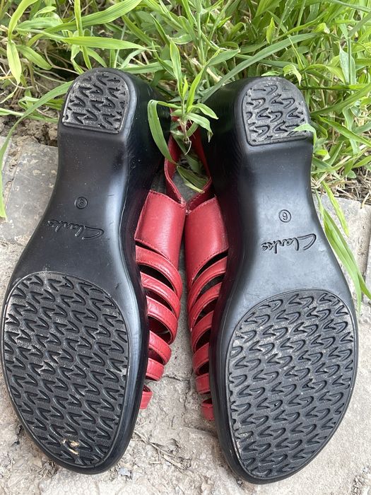 Кожаные босоножки