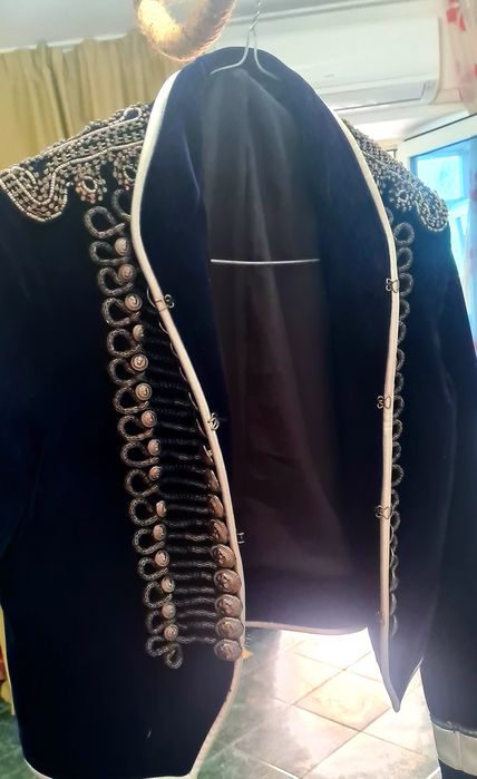 Sacou dama pana in talie.