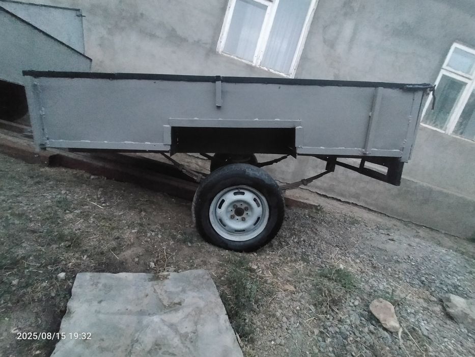 Екі прицеп жеңіл көлікке