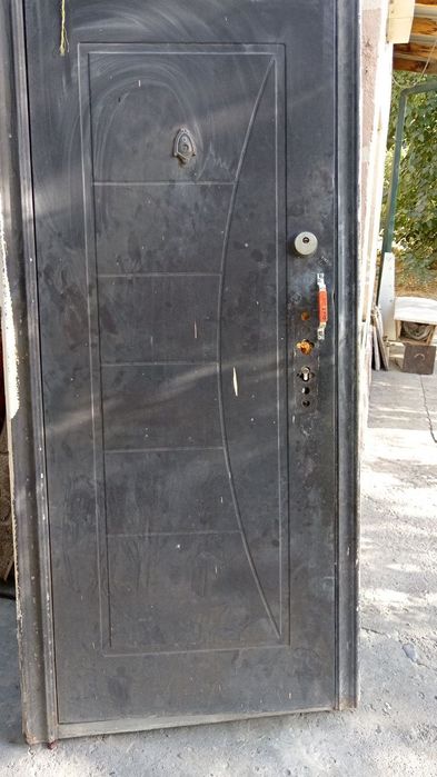 Дверь старенькая