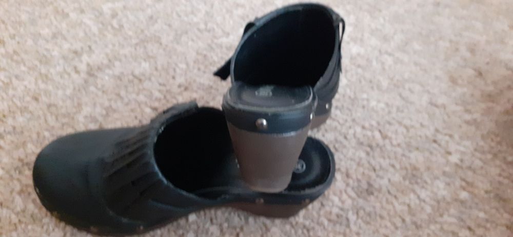 Дамски чехли в черно и бежаво