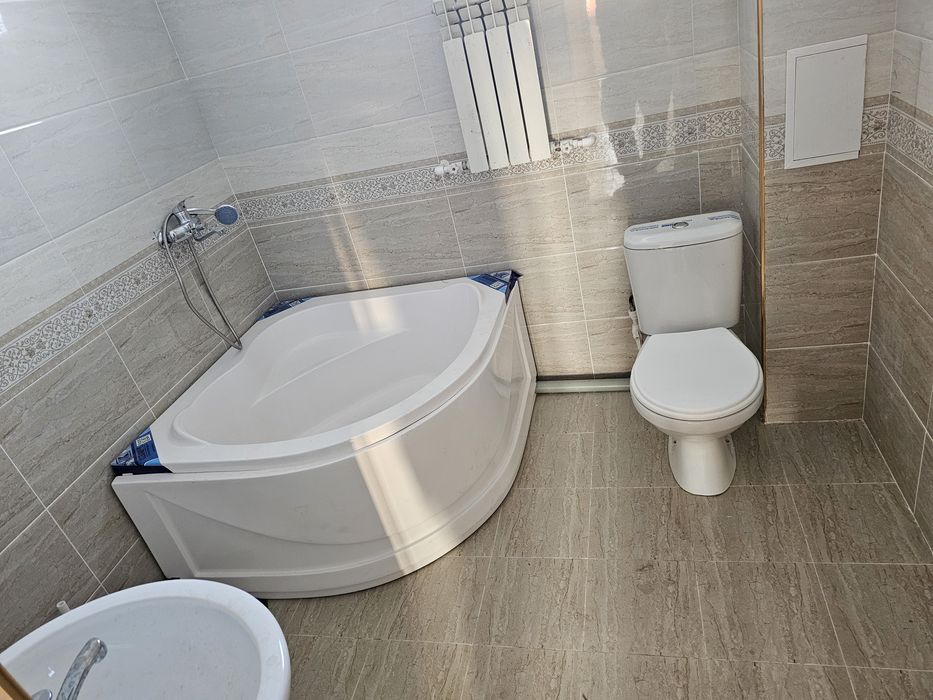 Qo'shko'pir sputnik 2 xonali kvartera sotiladi