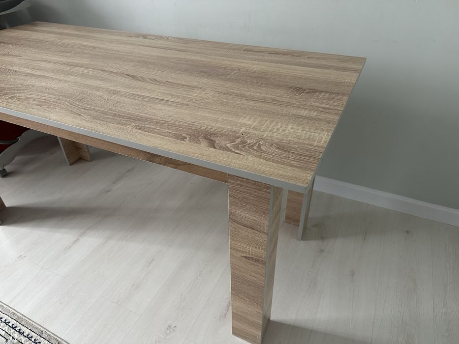 продается стол 20.000 тг почти новый