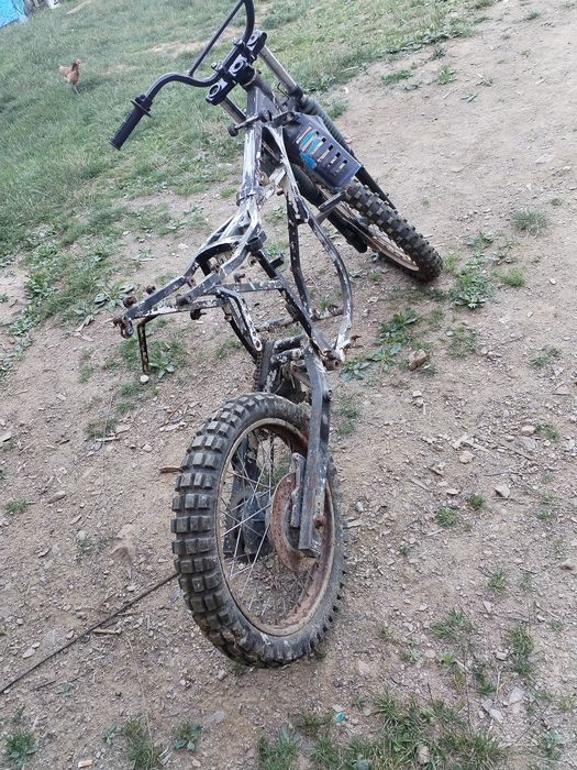 Vând sau schimb cu anvelope de ATV seria 21x10-8 cadru de aprilie 50cc