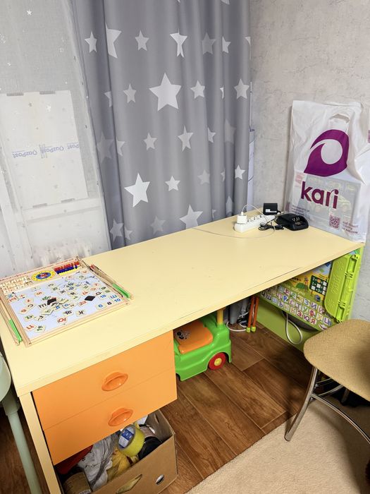 Продам шкафы и стол письменный