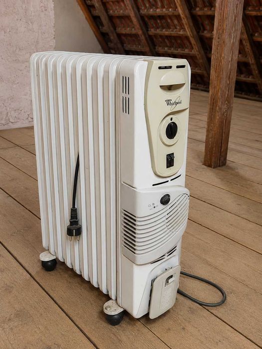 Calorifer electric cu ulei Whirlpool – funcționează foarte bine