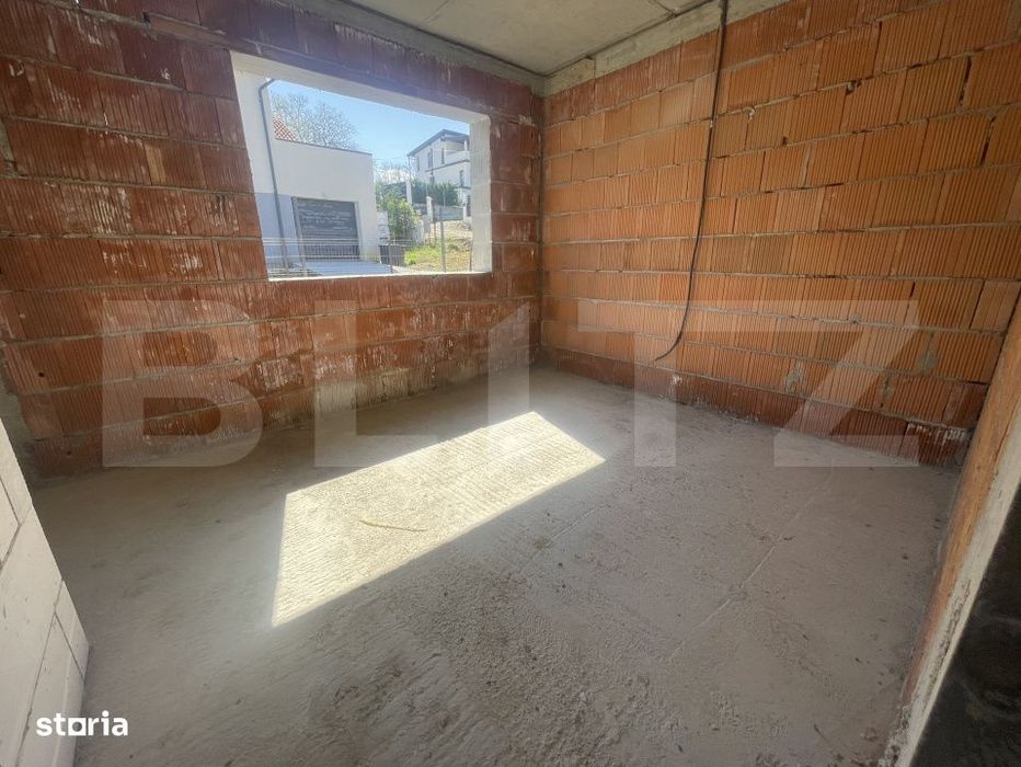 Apartament cu 3 camere, dispus pe doua niveluri, cu gradina