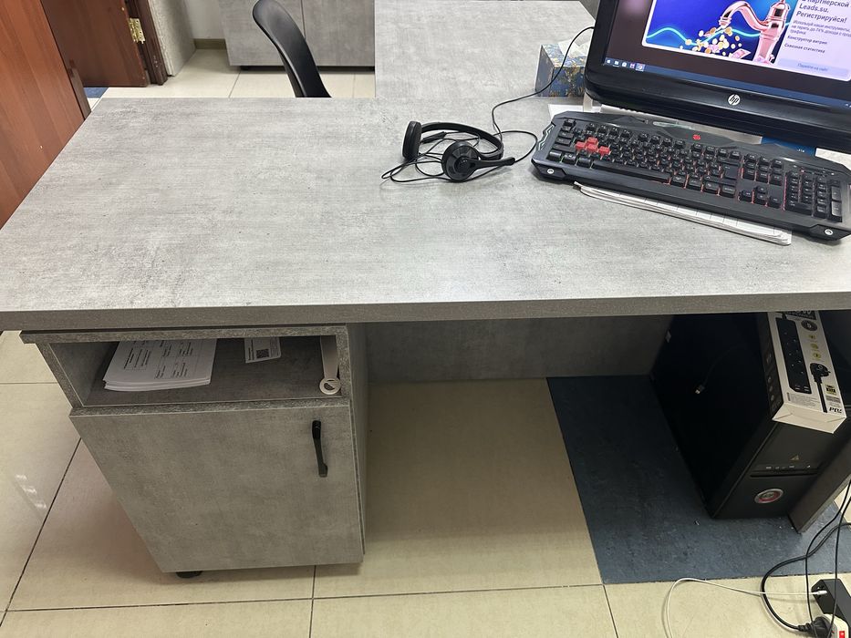 Шкаф для одежды в офис или дом