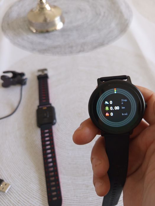 Смарт часовници с ново зарядно