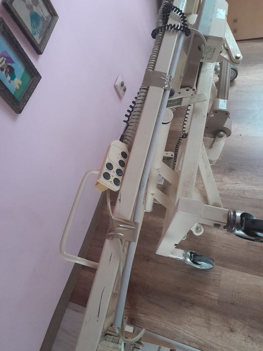 Pat electric medical și scaun pentru persoane cu dizabilități