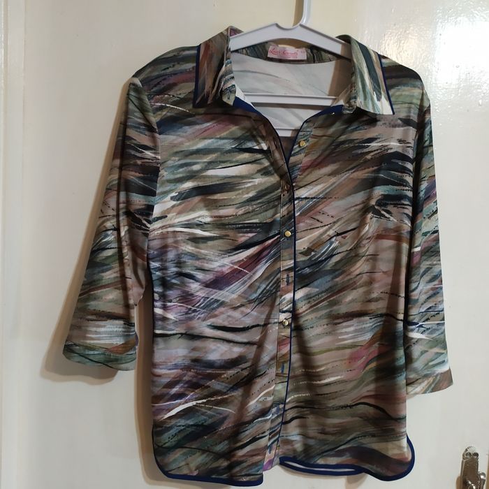 Продам теплые кофты, джинсы, красивые блузки