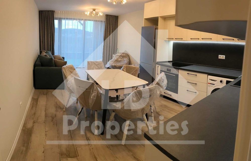 Дава се под наем Тристаен апартамент в к.к. Св.Св. Константин и Елена - 76 кв.м за 918 € - Снимка #1