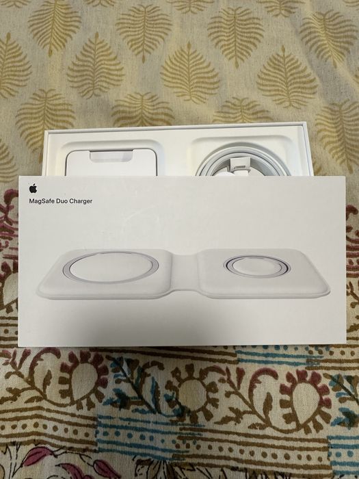 Зарядна станция Apple