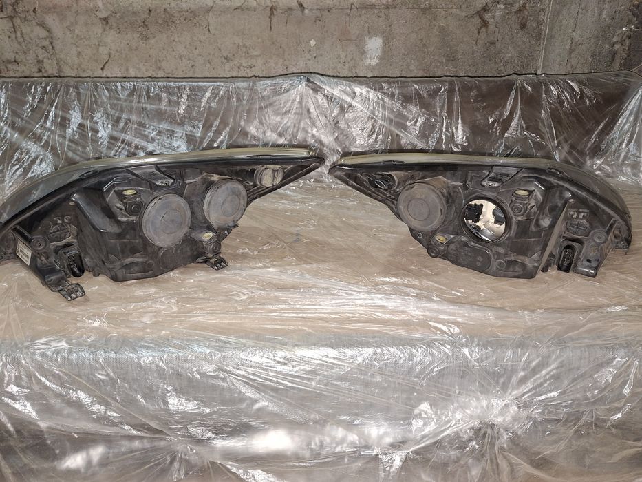 Faruri Ford Focus 2 Facelift  cu mici defecte
