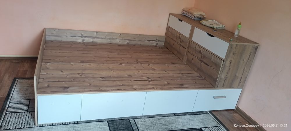 Кровать двуспальная.