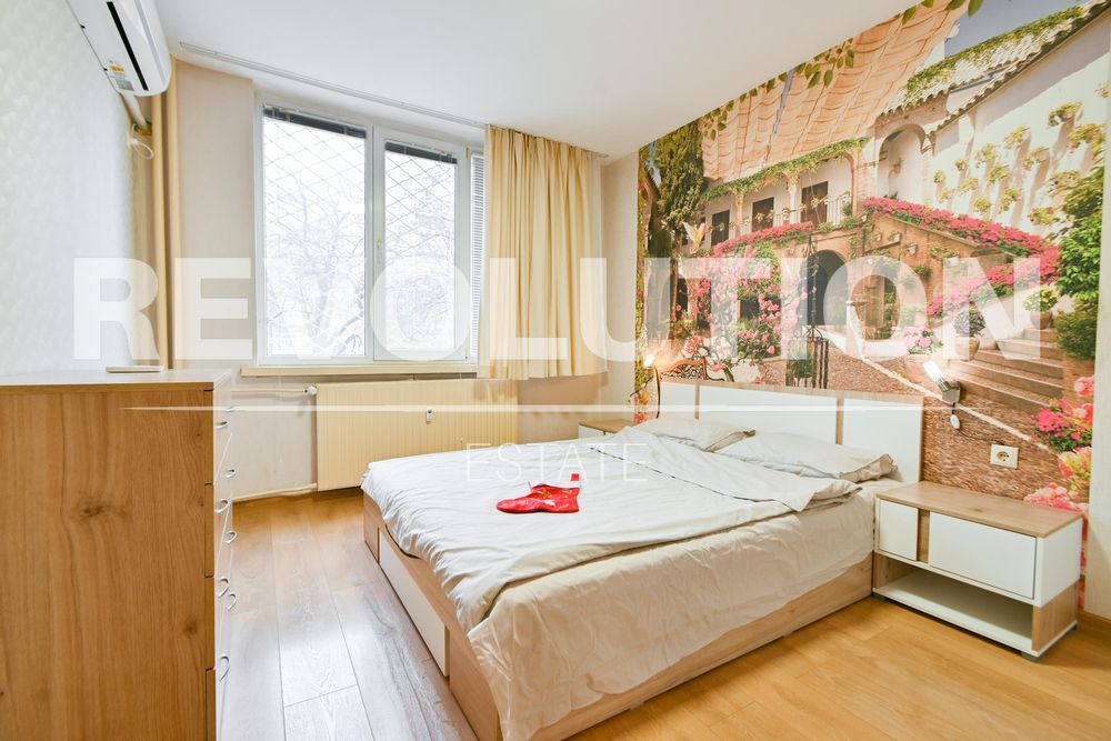 Тристаен апартамент в ж.к. Зона Б-5.