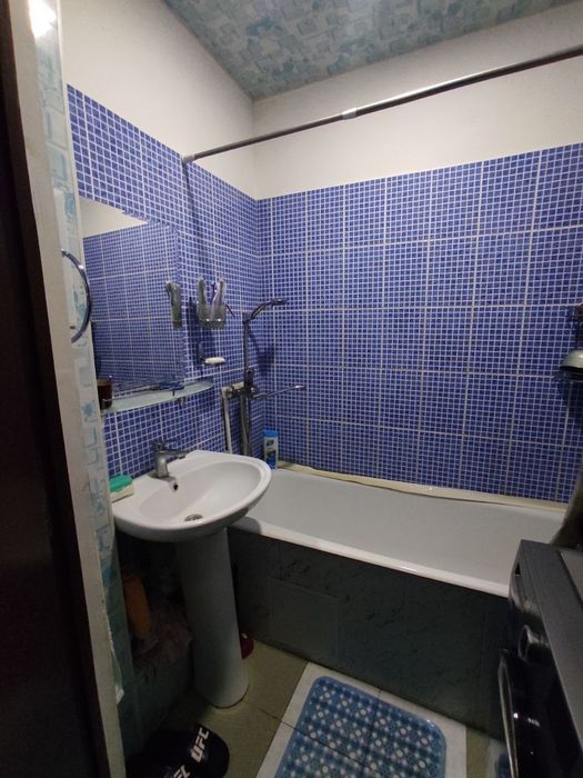 Olmoliq 5/2. [ 3 xonali kvartira sotiladi ]