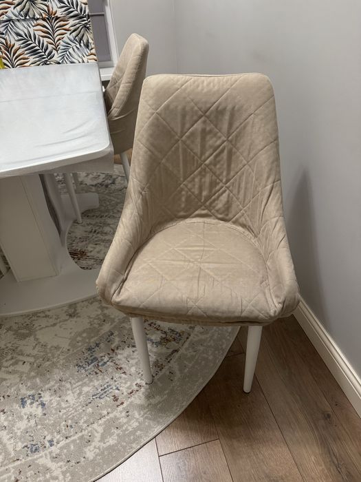 Продам стол и 4 стула в отличном состоянии!