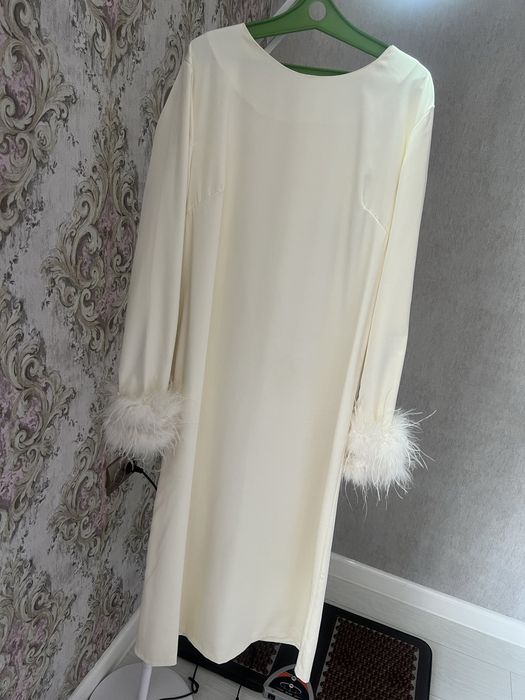 Продаю платье хороших фирм