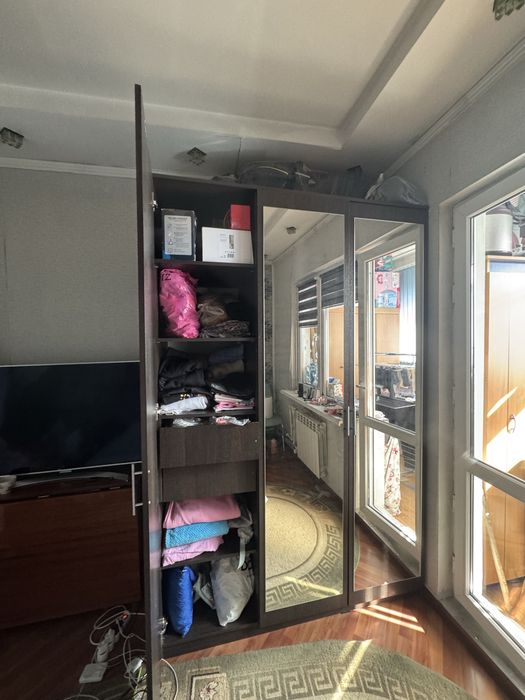 Шкаф плательный темно-коричневый