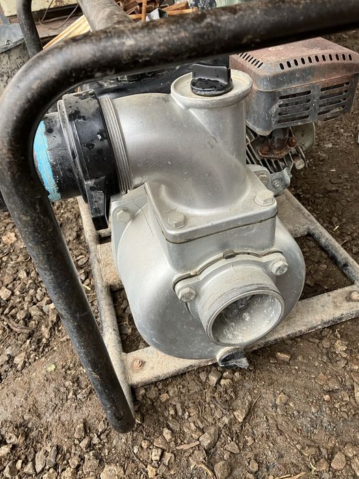 Бензинова пома за вода