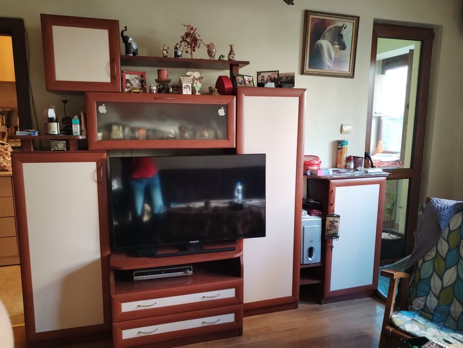 Продавам секция запазена 100е