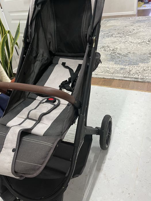 Продаю коляску и кенгуру