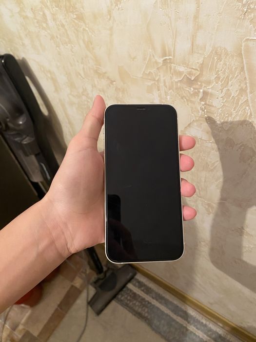 iPhone 12 64гб,