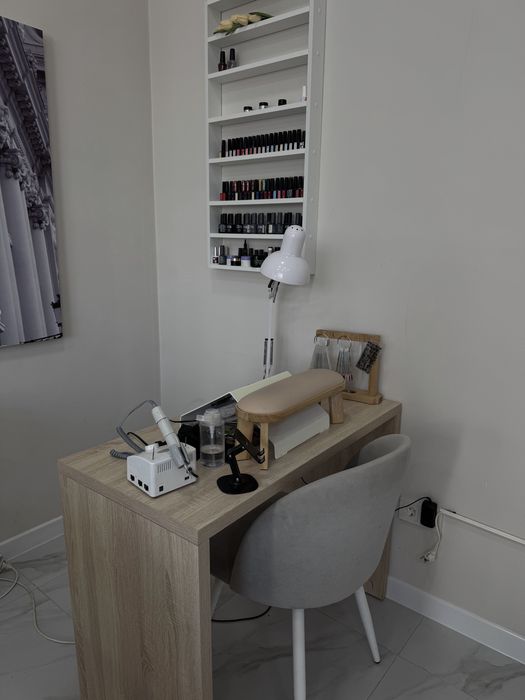 Продам стол можно под маникюр