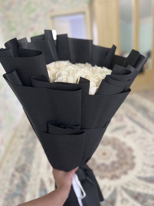 Красивый букет из 35 роз