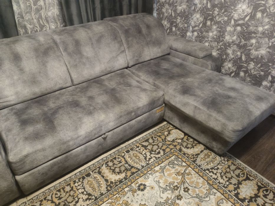 Продам диван в хорошем состоянии.