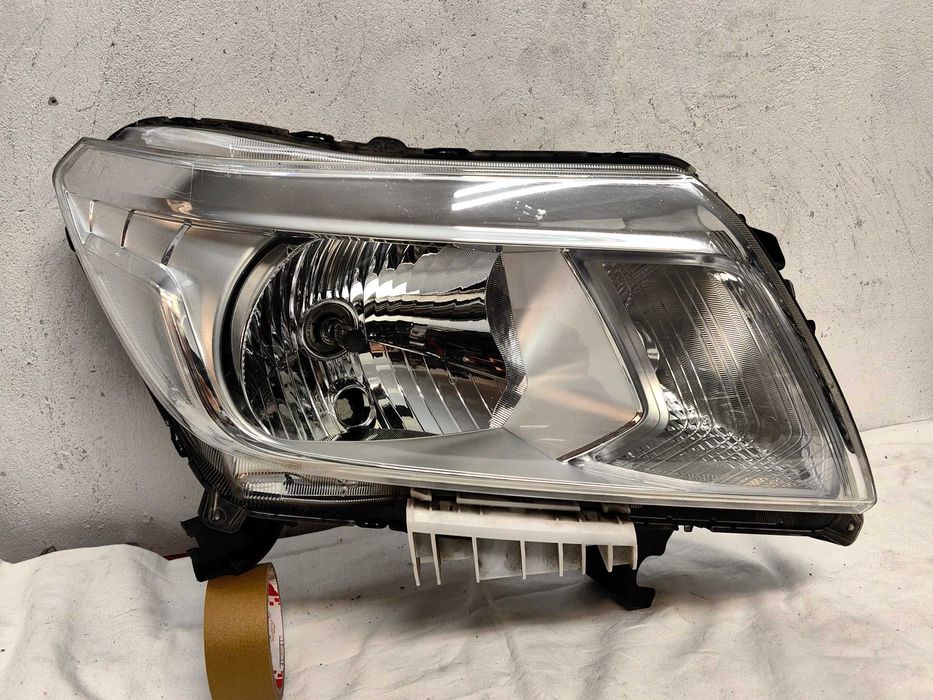 Оригинален фар Нисан Навара  Nissan Navara  2012