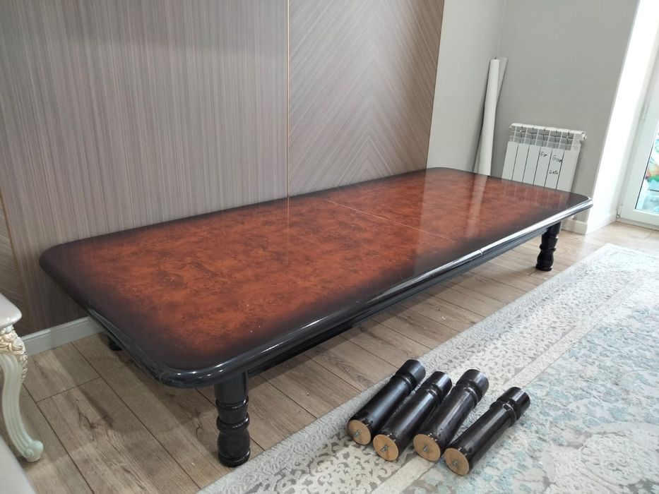 Стол на гостиную, почти новый!